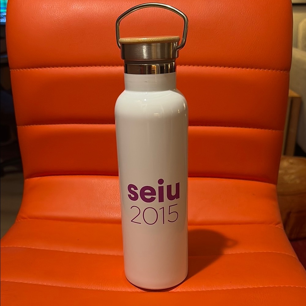 Seiu 2015 purple on white 21oz water bottle